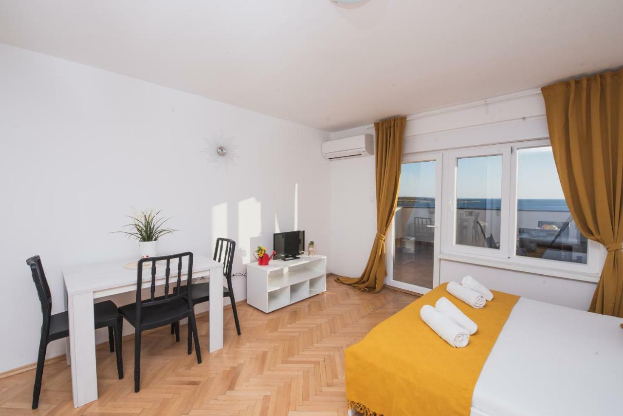 Apartments By The Sea Semy Novalja Εξωτερικό φωτογραφία